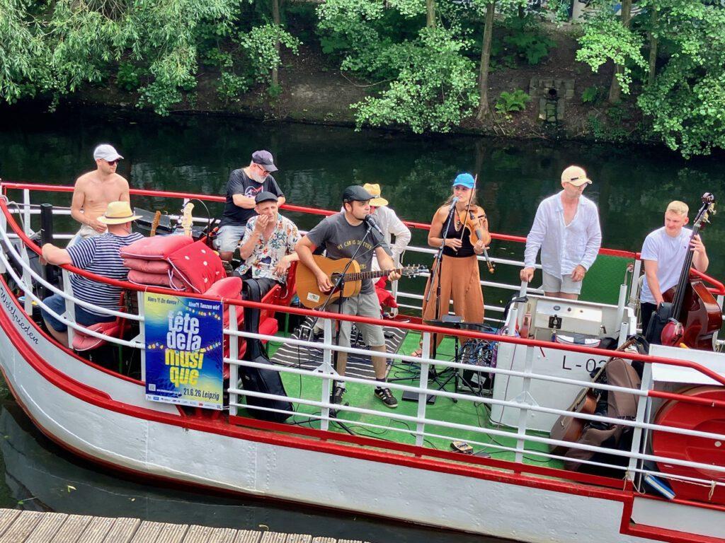 Live-Musik an Bord der MS Weltfrieden
