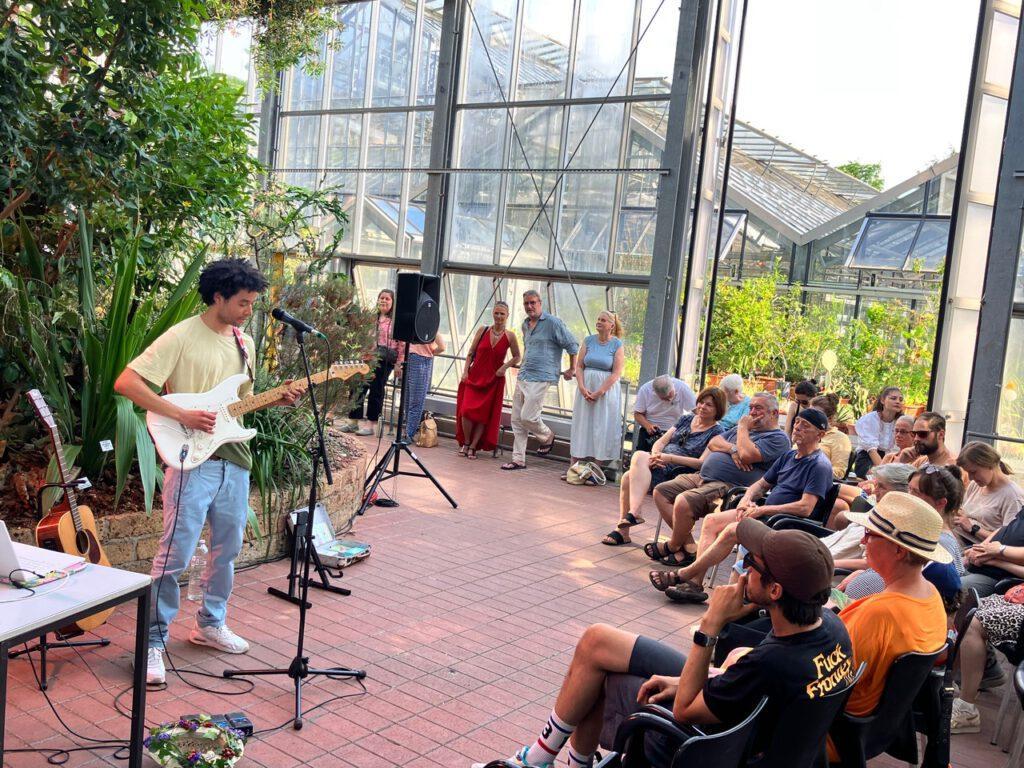 Publikum beim Konzert im Botanischen Garten