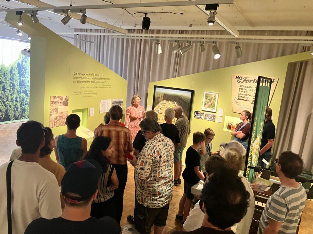 Kurzführung durch die Ausstellung Übern Zaun im Zeitgeschichtlichen Forum