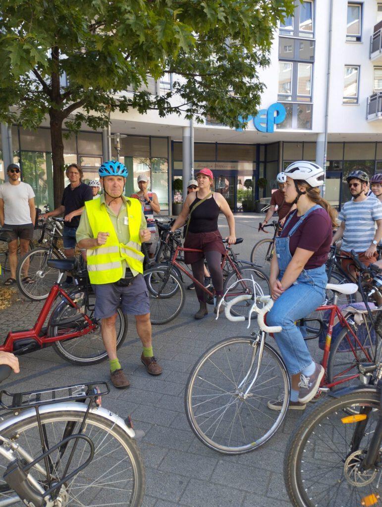 Gruppe vor dem PEP in Grünau
