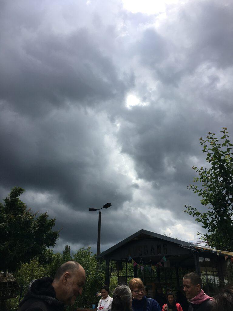 Wolken über dem Gelände beim Sommercamp